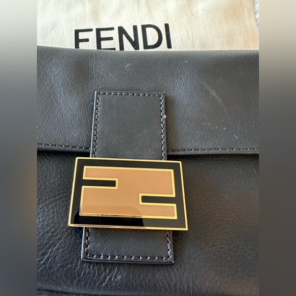 Fendi BAGUETTE LEATHER HANDBAG - Picture 5 of 16